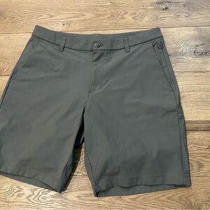 Lululemon athletica Men's olive shorts sz 33